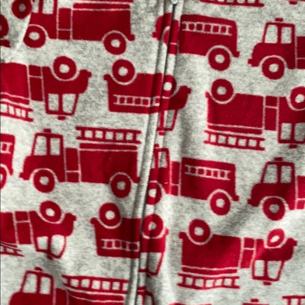 Carter’s Pjs - Picture 2 of 3